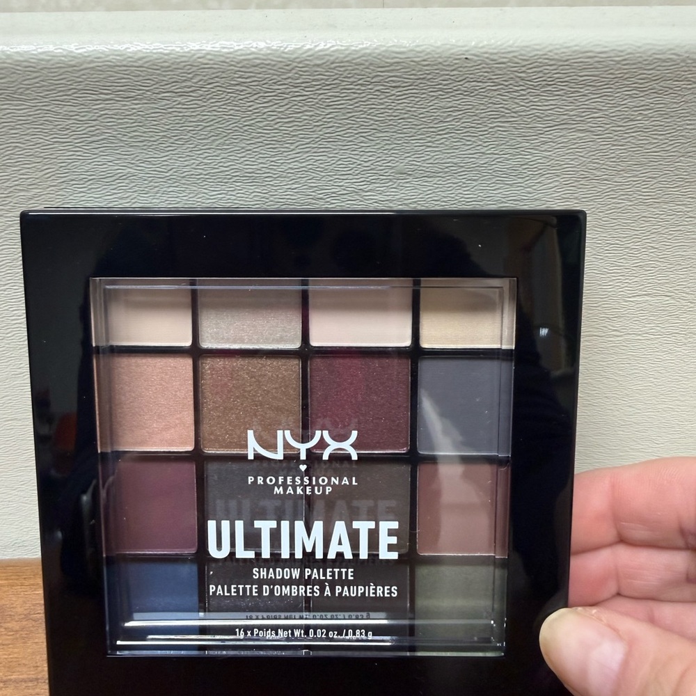 NYX Ultimate Shadow Palette - Bold and Neutral Shades